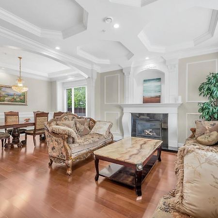 Luxurious Getaway In Vancouver-Private Room With Attached Bathroom Buitenkant foto