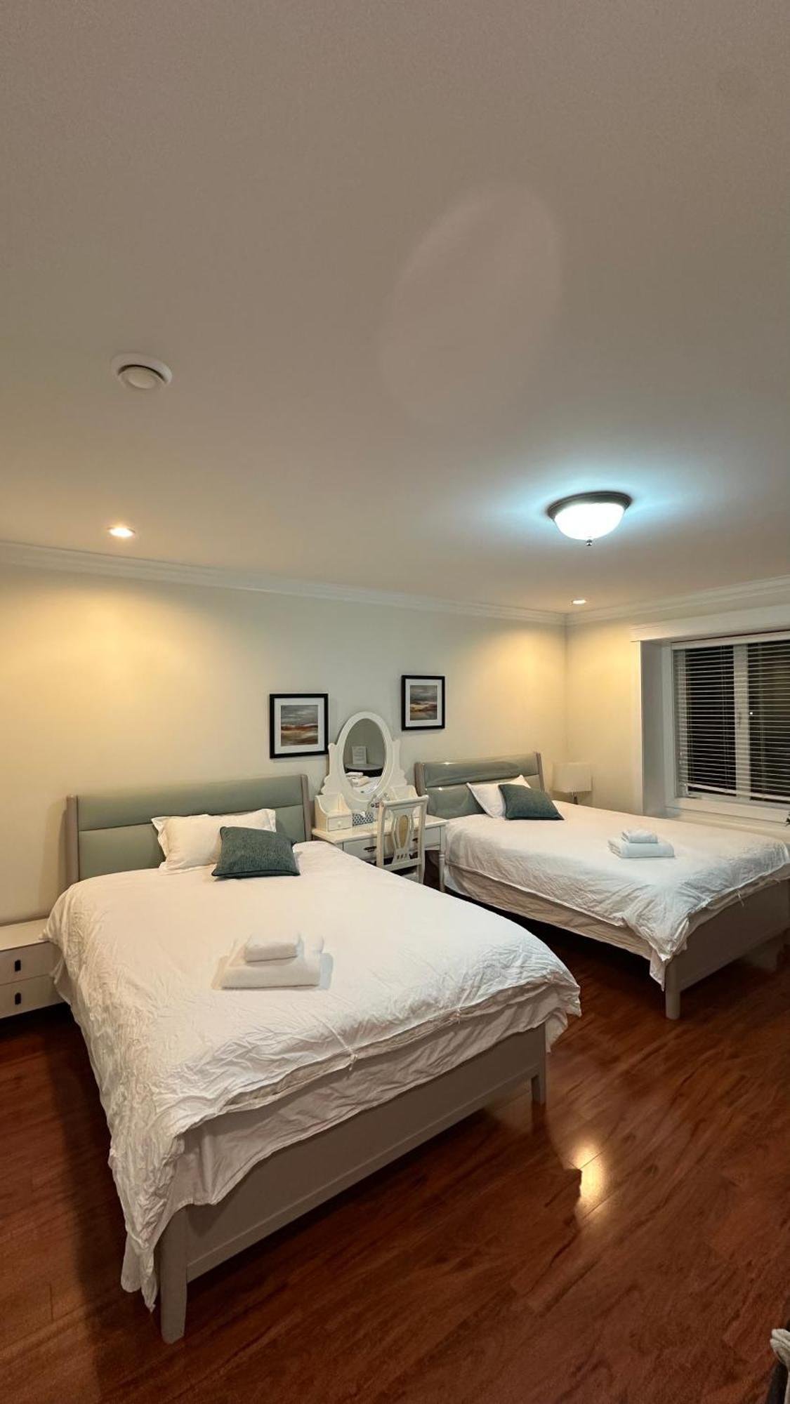Luxurious Getaway In Vancouver-Private Room With Attached Bathroom Buitenkant foto